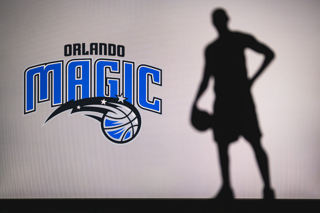 Promoção do Orlando Magic presenteia clientes com bola de basquete